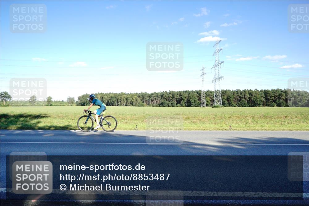 07.09.2025 - 19. Norderstedt Triathlon Michael Burmester http://msf.ph/oto/8853487 07.09.2025 16:02:53 Radfahren 487, 520, 1413, 1479 meine-sportfotos.de