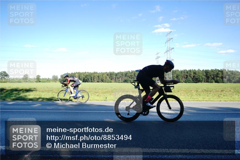 07.09.2025 - 19. Norderstedt Triathlon Michael Burmester http://msf.ph/oto/8853494 07.09.2025 16:02:57 Radfahren 372, 520, 951, 1043 meine-sportfotos.de