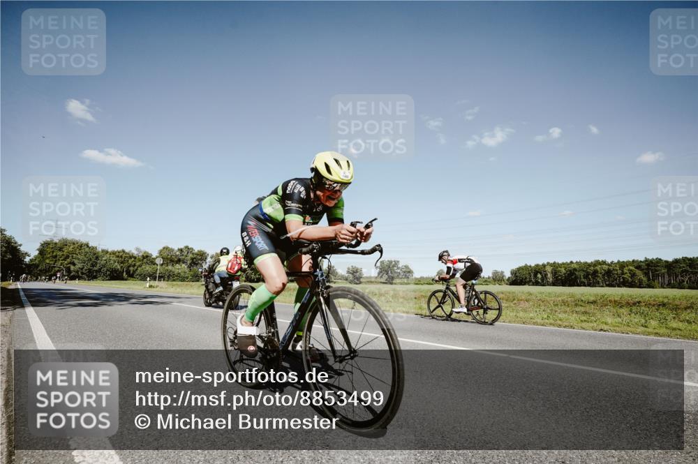07.09.2025 - 19. Norderstedt Triathlon Michael Burmester http://msf.ph/oto/8853499 07.09.2025 14:47:08 Radfahren 1480 meine-sportfotos.de
