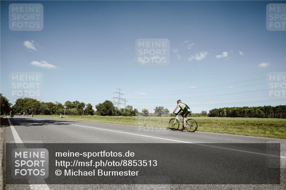 07.09.2025 - 19. Norderstedt Triathlon Michael Burmester http://msf.ph/oto/8853513 07.09.2025 14:47:16 Radfahren 361 meine-sportfotos.de