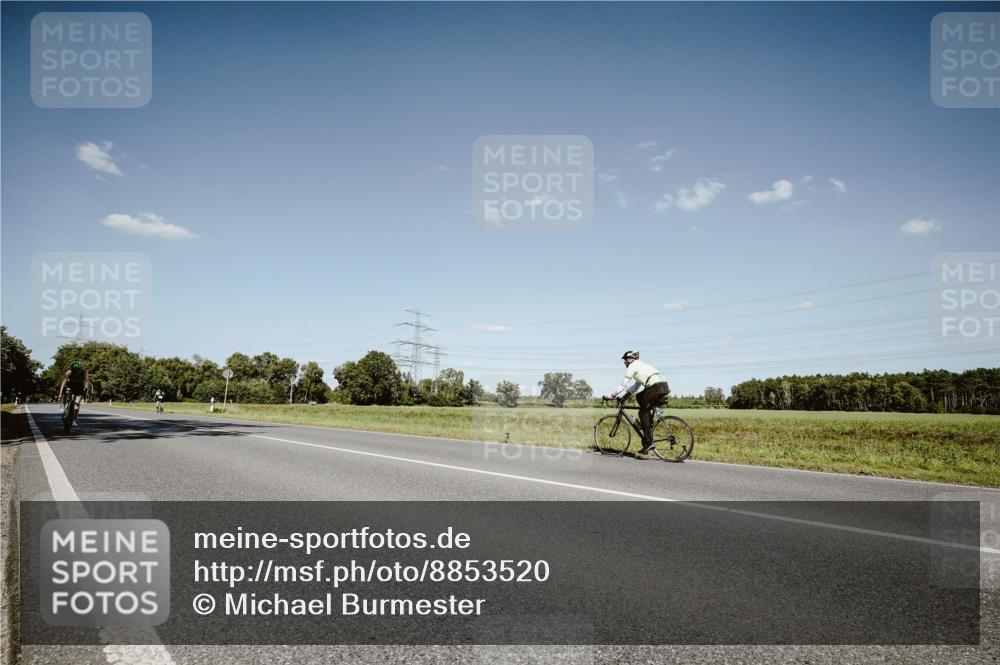 07.09.2025 - 19. Norderstedt Triathlon Michael Burmester http://msf.ph/oto/8853520 07.09.2025 14:47:21 Radfahren 455, 458 meine-sportfotos.de
