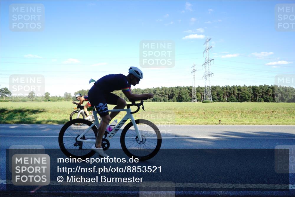 07.09.2025 - 19. Norderstedt Triathlon Michael Burmester http://msf.ph/oto/8853521 07.09.2025 16:03:20 Radfahren 497, 1442, 1625 meine-sportfotos.de