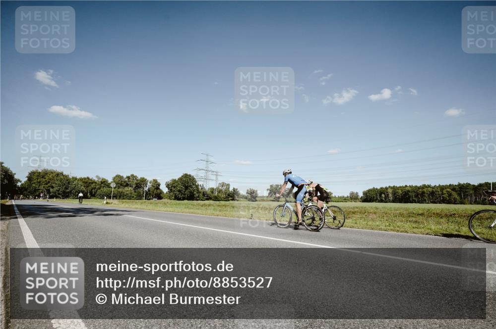 07.09.2025 - 19. Norderstedt Triathlon Michael Burmester http://msf.ph/oto/8853527 07.09.2025 14:47:25 Radfahren 455 meine-sportfotos.de