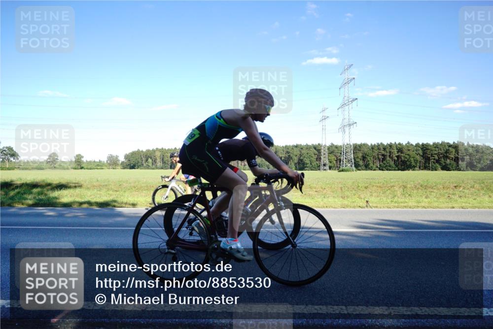 07.09.2025 - 19. Norderstedt Triathlon Michael Burmester http://msf.ph/oto/8853530 07.09.2025 16:03:27 Radfahren 371, 496, 942, 1052, 1089, 1097 meine-sportfotos.de