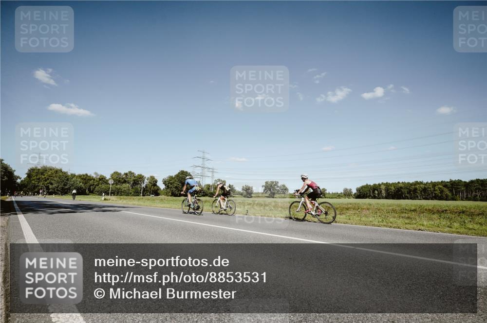 07.09.2025 - 19. Norderstedt Triathlon Michael Burmester http://msf.ph/oto/8853531 07.09.2025 14:47:26 Radfahren 455 meine-sportfotos.de