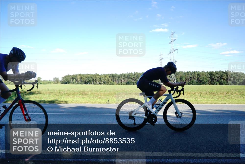 07.09.2025 - 19. Norderstedt Triathlon Michael Burmester http://msf.ph/oto/8853535 07.09.2025 16:03:29 Radfahren 371, 496, 942, 1052, 1079, 1089, 1097 meine-sportfotos.de