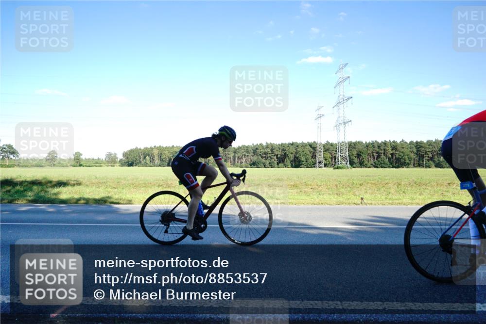 07.09.2025 - 19. Norderstedt Triathlon Michael Burmester http://msf.ph/oto/8853537 07.09.2025 16:03:30 Radfahren 371, 496, 942, 1052, 1079, 1089, 1097, 1612 meine-sportfotos.de