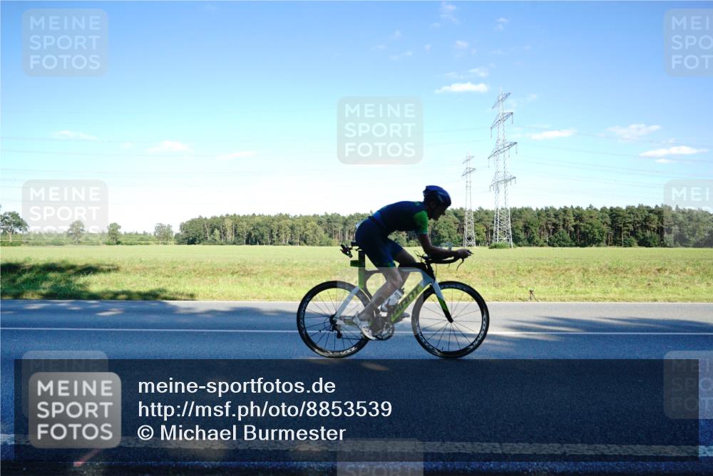07.09.2025 - 19. Norderstedt Triathlon Michael Burmester http://msf.ph/oto/8853539 07.09.2025 16:03:30 Radfahren 371, 496, 942, 1052, 1079, 1089, 1097, 1612 meine-sportfotos.de