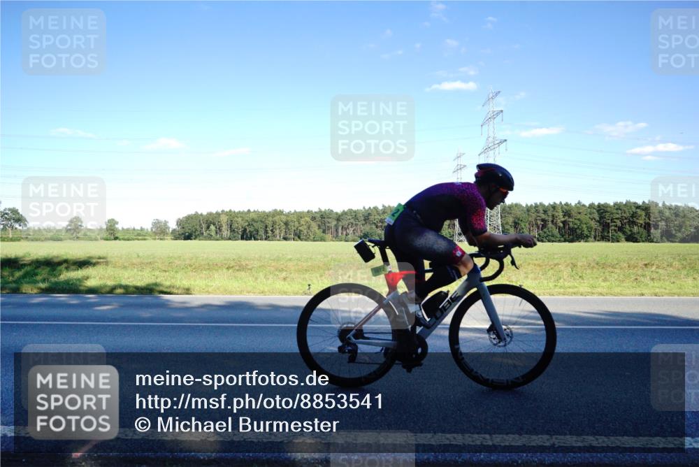 07.09.2025 - 19. Norderstedt Triathlon Michael Burmester http://msf.ph/oto/8853541 07.09.2025 16:03:32 Radfahren 371, 942, 1052, 1079, 1097, 1612 meine-sportfotos.de
