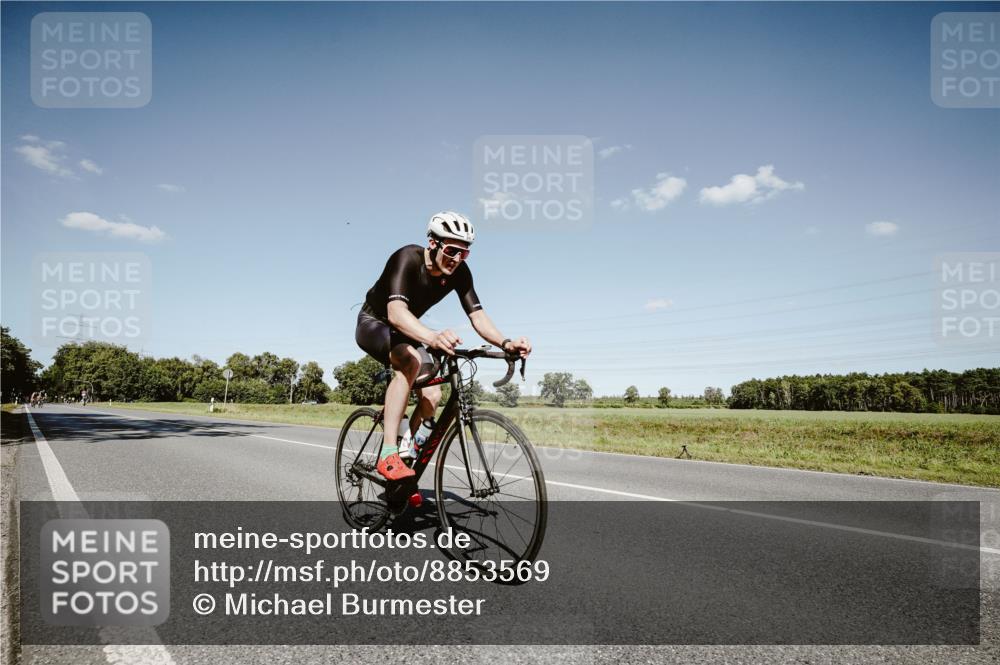 07.09.2025 - 19. Norderstedt Triathlon Michael Burmester http://msf.ph/oto/8853569 07.09.2025 14:48:03 Radfahren 879 meine-sportfotos.de
