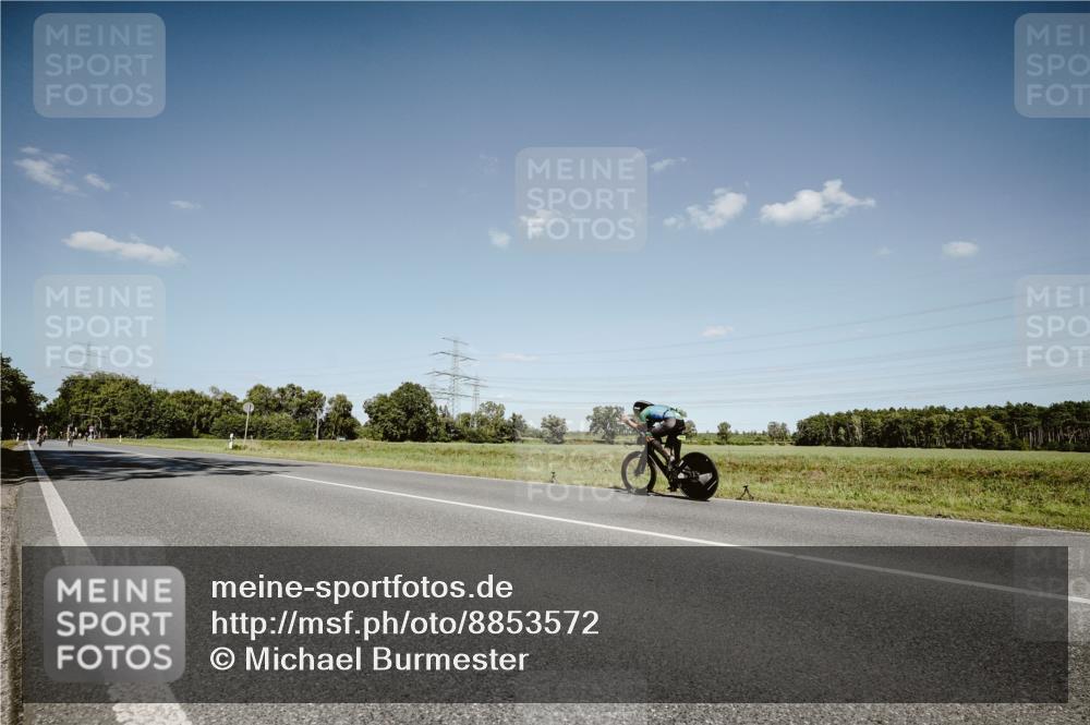 07.09.2025 - 19. Norderstedt Triathlon Michael Burmester http://msf.ph/oto/8853572 07.09.2025 14:48:04 Radfahren 879 meine-sportfotos.de