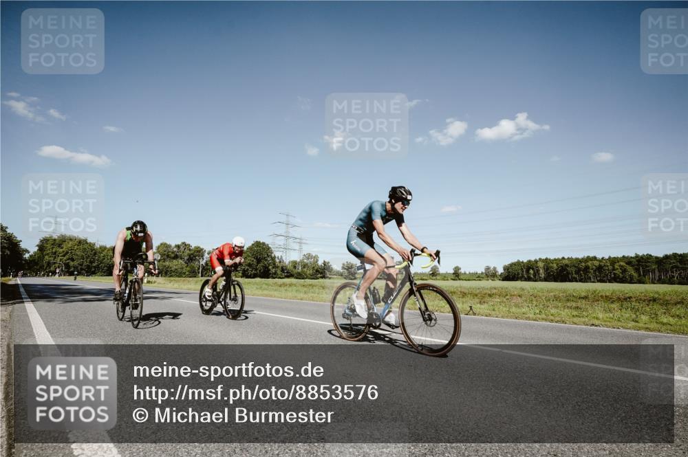 07.09.2025 - 19. Norderstedt Triathlon Michael Burmester http://msf.ph/oto/8853576 07.09.2025 14:48:10 Radfahren 417, 977, 1478 meine-sportfotos.de