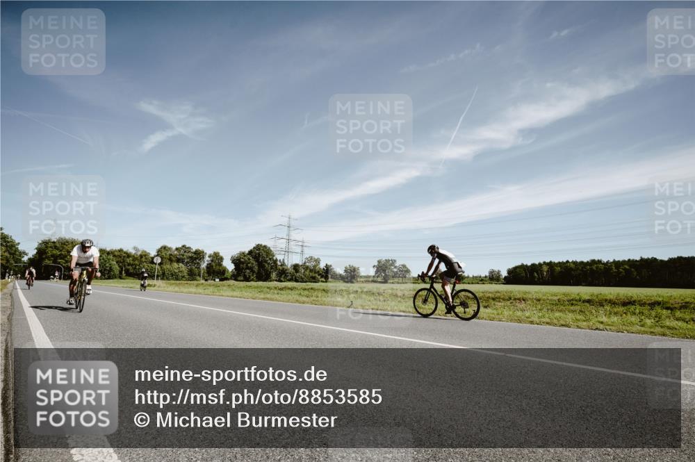 07.09.2025 - 19. Norderstedt Triathlon Michael Burmester http://msf.ph/oto/8853585 07.09.2025 11:51:51 Radfahren 267, 782, 1319 meine-sportfotos.de