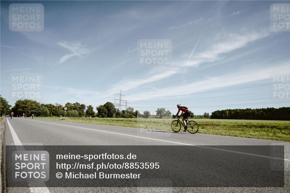 07.09.2025 - 19. Norderstedt Triathlon Michael Burmester http://msf.ph/oto/8853595 07.09.2025 11:51:58 Radfahren 768 meine-sportfotos.de