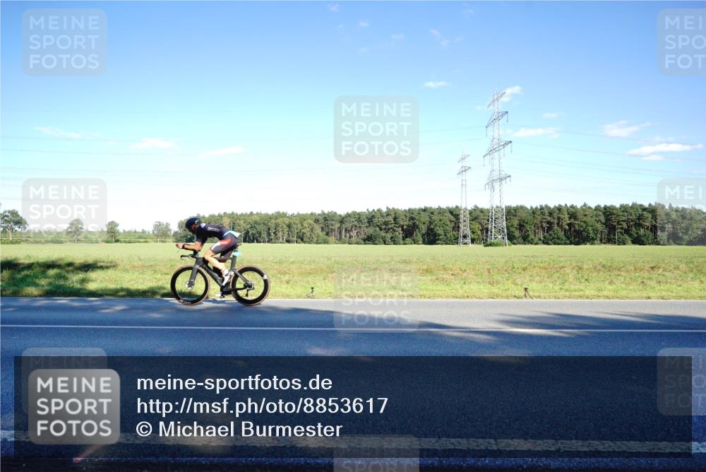 07.09.2025 - 19. Norderstedt Triathlon Michael Burmester http://msf.ph/oto/8853617 07.09.2025 16:04:11 Radfahren 1077, 1103, 1454 meine-sportfotos.de
