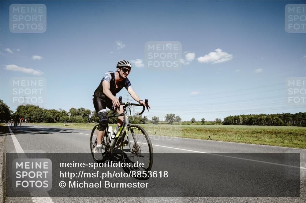 07.09.2025 - 19. Norderstedt Triathlon Michael Burmester http://msf.ph/oto/8853618 07.09.2025 14:48:51 Radfahren 410, 1510 meine-sportfotos.de