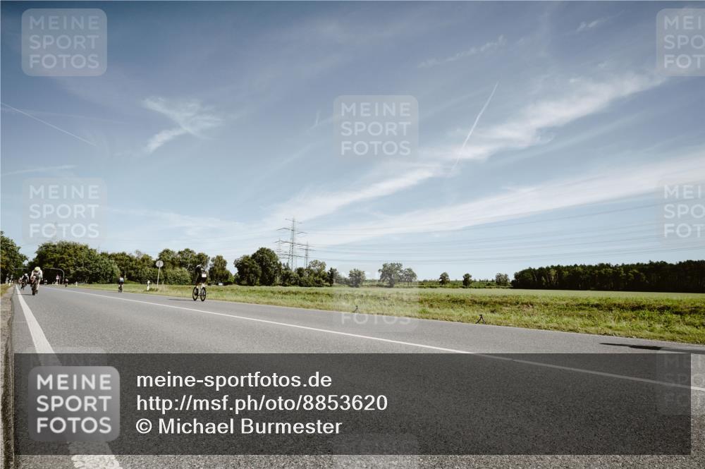 07.09.2025 - 19. Norderstedt Triathlon Michael Burmester http://msf.ph/oto/8853620 07.09.2025 11:52:14 Radfahren 719, 720 meine-sportfotos.de