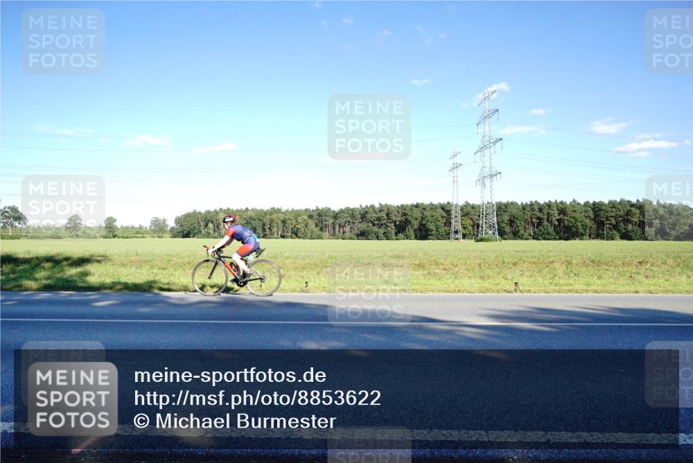 07.09.2025 - 19. Norderstedt Triathlon Michael Burmester http://msf.ph/oto/8853622 07.09.2025 16:04:23 Radfahren 1409 meine-sportfotos.de
