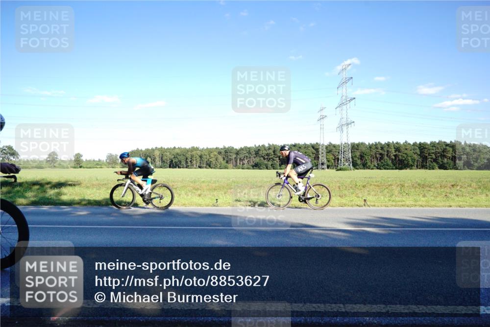 07.09.2025 - 19. Norderstedt Triathlon Michael Burmester http://msf.ph/oto/8853627 07.09.2025 16:04:26 Radfahren 493, 544 meine-sportfotos.de