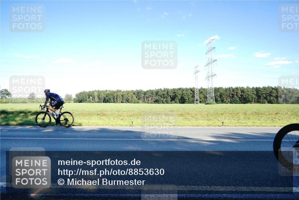 07.09.2025 - 19. Norderstedt Triathlon Michael Burmester http://msf.ph/oto/8853630 07.09.2025 16:04:27 Radfahren 493, 544, 870, 1435 meine-sportfotos.de