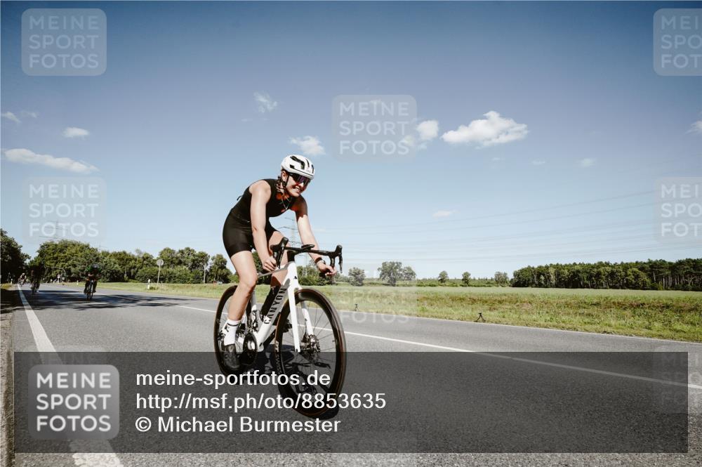 07.09.2025 - 19. Norderstedt Triathlon Michael Burmester http://msf.ph/oto/8853635 07.09.2025 14:49:04 Radfahren 374, 1453, 1489 meine-sportfotos.de