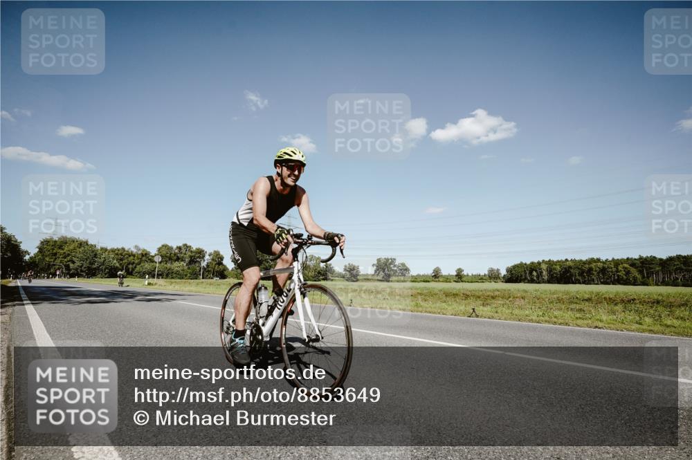 07.09.2025 - 19. Norderstedt Triathlon Michael Burmester http://msf.ph/oto/8853649 07.09.2025 14:49:11 Radfahren 1471 meine-sportfotos.de
