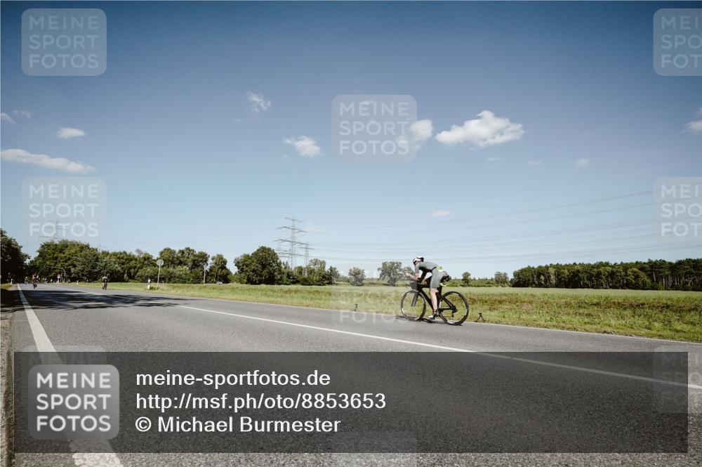 07.09.2025 - 19. Norderstedt Triathlon Michael Burmester http://msf.ph/oto/8853653 07.09.2025 14:49:12 Radfahren 1471 meine-sportfotos.de