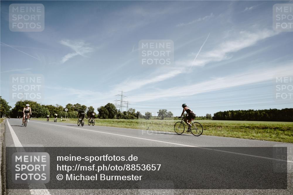 07.09.2025 - 19. Norderstedt Triathlon Michael Burmester http://msf.ph/oto/8853657 07.09.2025 11:52:26 Radfahren 731 meine-sportfotos.de
