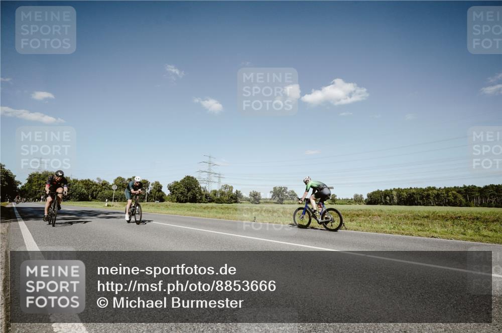 07.09.2025 - 19. Norderstedt Triathlon Michael Burmester http://msf.ph/oto/8853666 07.09.2025 14:49:29 Radfahren 398, 1404, 1430 meine-sportfotos.de