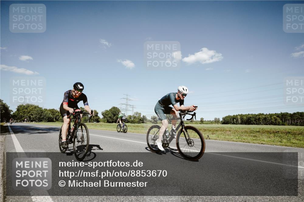 07.09.2025 - 19. Norderstedt Triathlon Michael Burmester http://msf.ph/oto/8853670 07.09.2025 14:49:30 Radfahren 398, 1404, 1430 meine-sportfotos.de