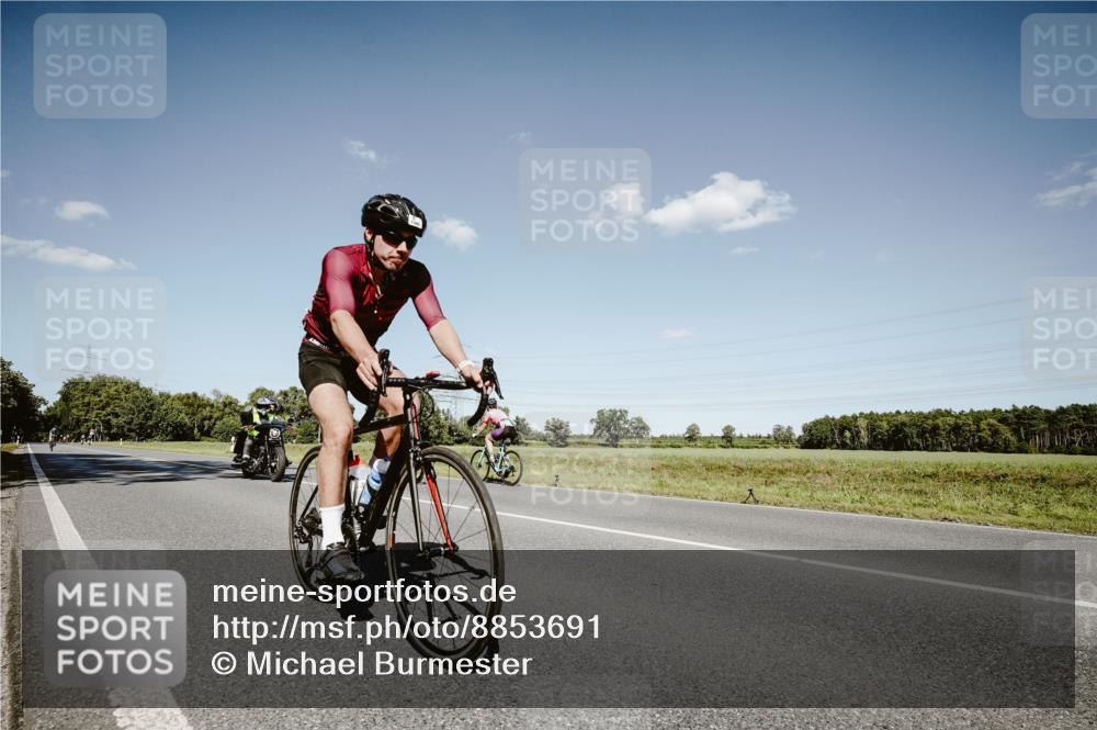 07.09.2025 - 19. Norderstedt Triathlon Michael Burmester http://msf.ph/oto/8853691 07.09.2025 14:49:42 Radfahren 900, 1465, 1484 meine-sportfotos.de