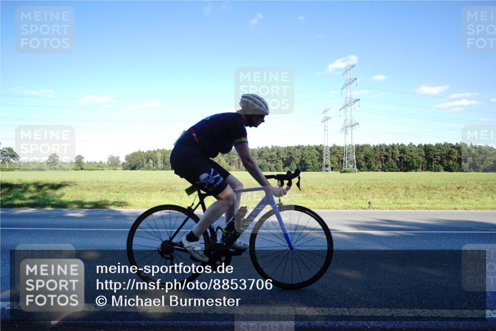 07.09.2025 - 19. Norderstedt Triathlon Michael Burmester http://msf.ph/oto/8853706 07.09.2025 16:05:01 Radfahren 548, 1515, 1557 meine-sportfotos.de