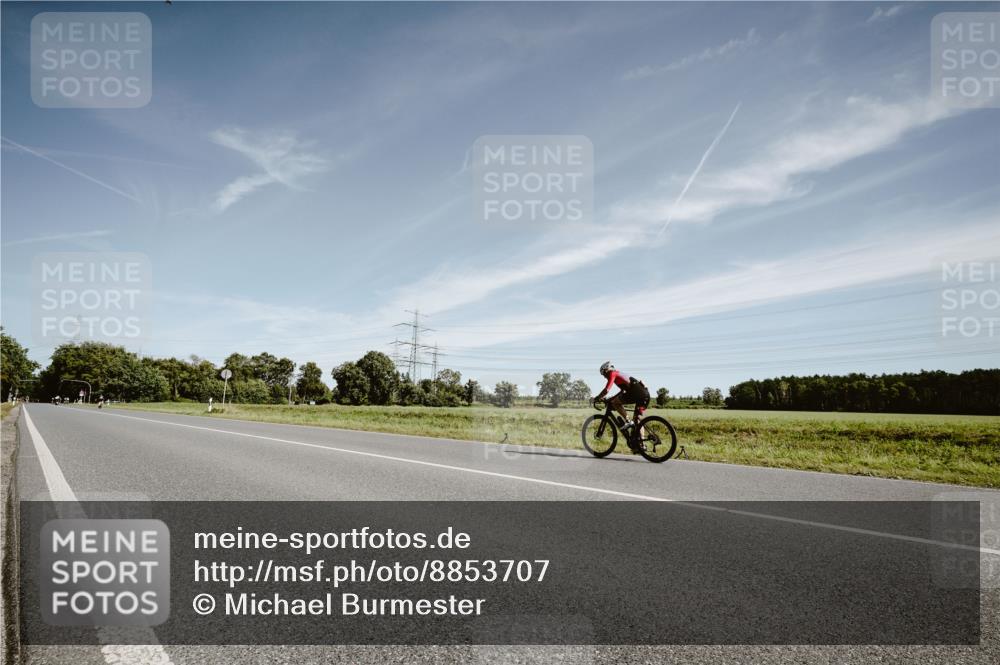 07.09.2025 - 19. Norderstedt Triathlon Michael Burmester http://msf.ph/oto/8853707 07.09.2025 11:52:53 Radfahren 136, 791, 837 meine-sportfotos.de