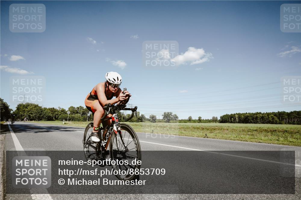 07.09.2025 - 19. Norderstedt Triathlon Michael Burmester http://msf.ph/oto/8853709 07.09.2025 14:50:02 Radfahren 460 meine-sportfotos.de