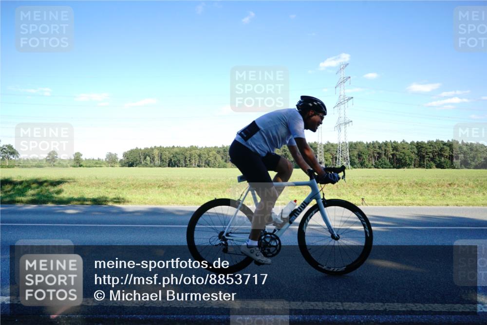 07.09.2025 - 19. Norderstedt Triathlon Michael Burmester http://msf.ph/oto/8853717 07.09.2025 16:05:07 Radfahren 548, 549, 935, 955, 1093, 1096, 1539 meine-sportfotos.de