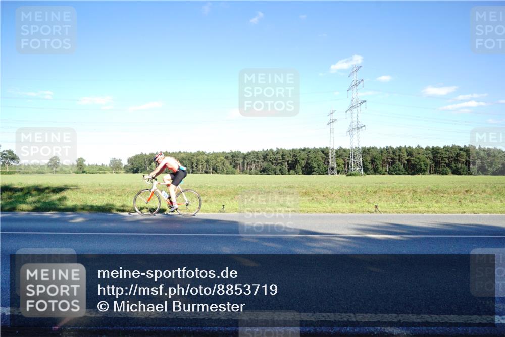 07.09.2025 - 19. Norderstedt Triathlon Michael Burmester http://msf.ph/oto/8853719 07.09.2025 16:05:08 Radfahren 549, 935, 955, 1093, 1096, 1539 meine-sportfotos.de
