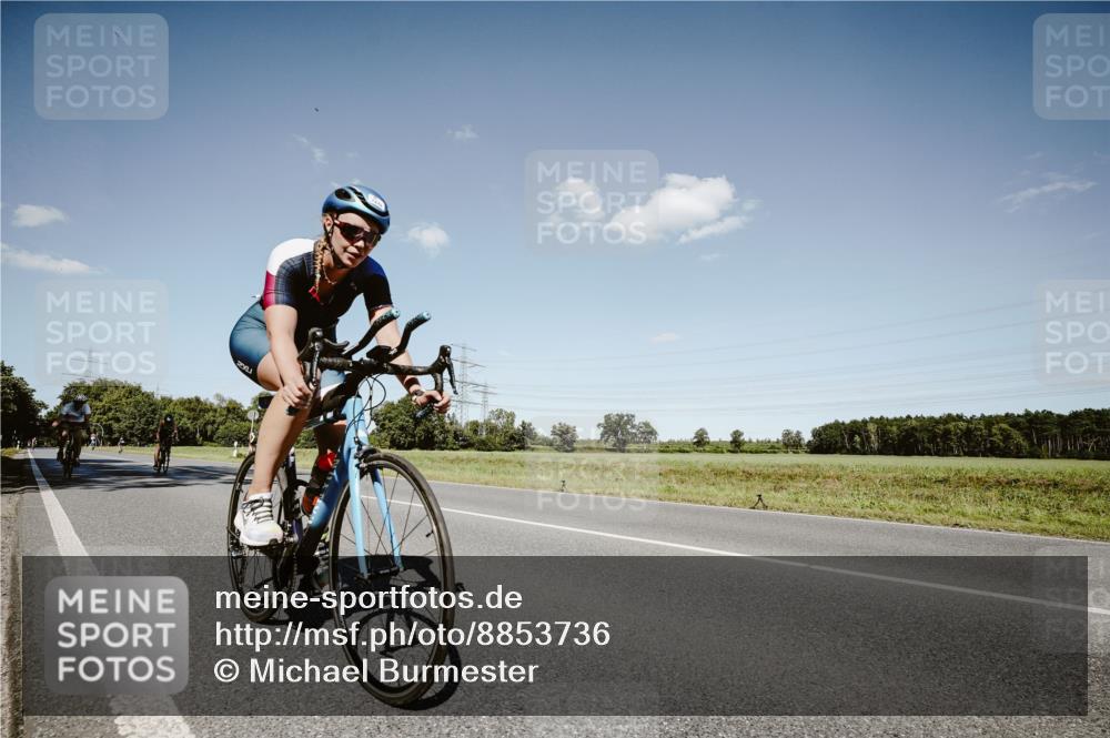 07.09.2025 - 19. Norderstedt Triathlon Michael Burmester http://msf.ph/oto/8853736 07.09.2025 14:50:25 Radfahren 363, 476, 1431, 1470 meine-sportfotos.de