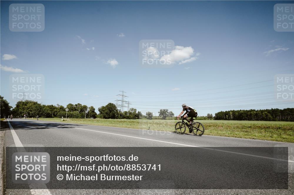 07.09.2025 - 19. Norderstedt Triathlon Michael Burmester http://msf.ph/oto/8853741 07.09.2025 14:50:28 Radfahren 476, 1431, 1470 meine-sportfotos.de