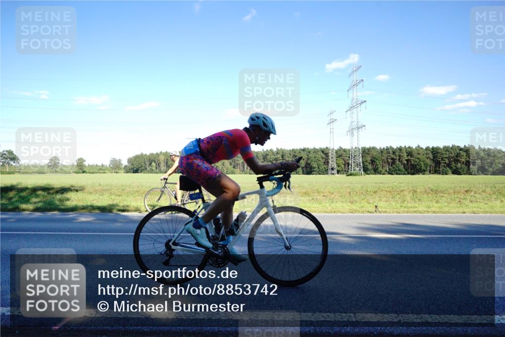 07.09.2025 - 19. Norderstedt Triathlon Michael Burmester http://msf.ph/oto/8853742 07.09.2025 16:05:21 Radfahren 466, 525, 897, 1432 meine-sportfotos.de