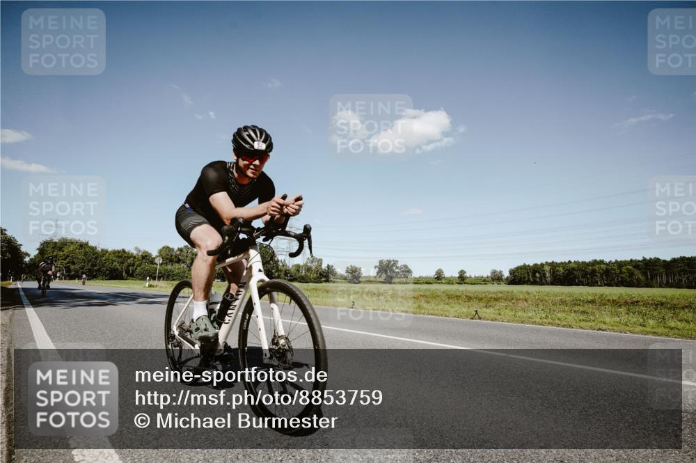 07.09.2025 - 19. Norderstedt Triathlon Michael Burmester http://msf.ph/oto/8853759 07.09.2025 14:50:42 Radfahren 863, 877, 1026 meine-sportfotos.de