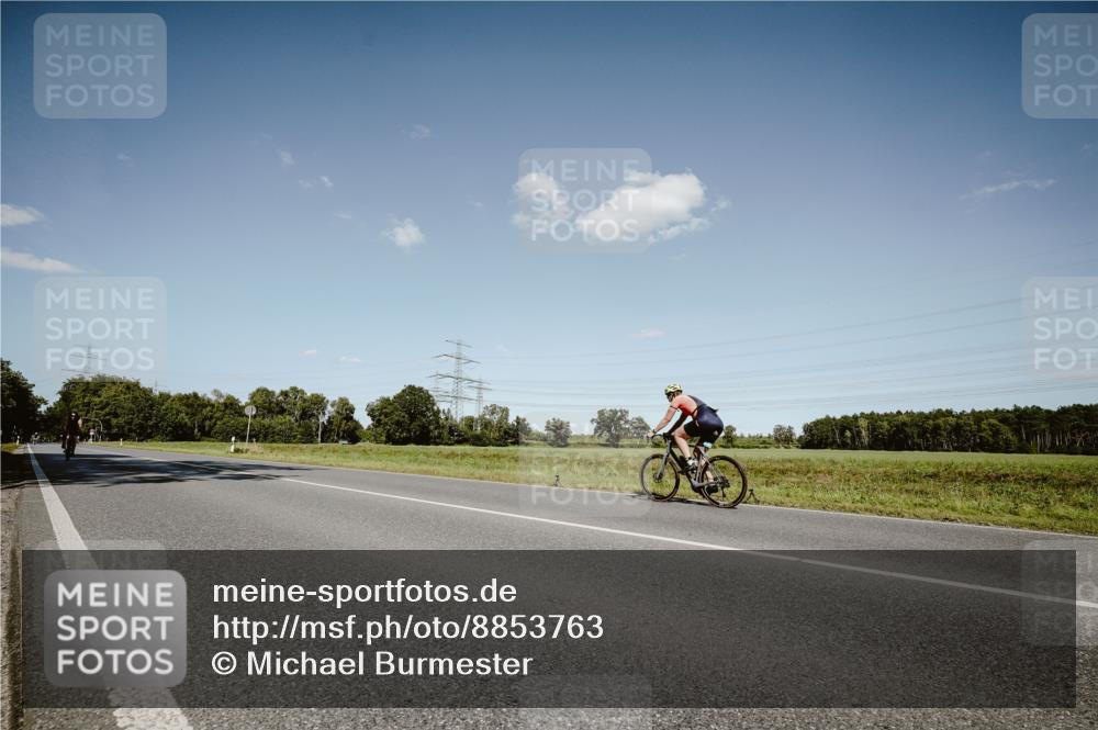 07.09.2025 - 19. Norderstedt Triathlon Michael Burmester http://msf.ph/oto/8853763 07.09.2025 14:50:50 Radfahren 888 meine-sportfotos.de