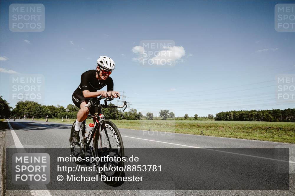 07.09.2025 - 19. Norderstedt Triathlon Michael Burmester http://msf.ph/oto/8853781 07.09.2025 14:51:07 Radfahren 399, 478 meine-sportfotos.de