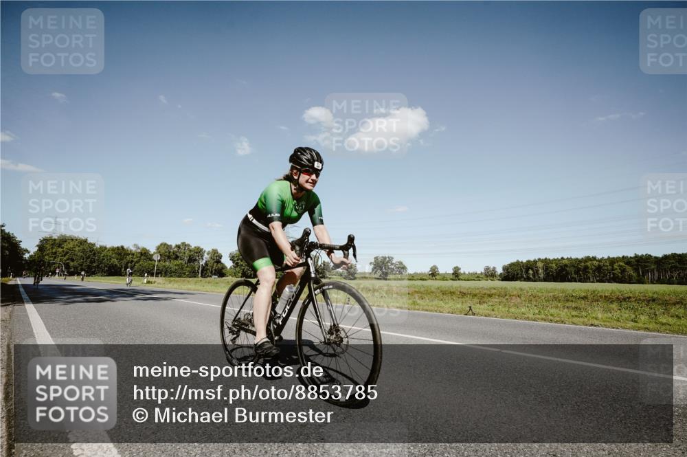 07.09.2025 - 19. Norderstedt Triathlon Michael Burmester http://msf.ph/oto/8853785 07.09.2025 14:51:12 Radfahren 466, 467 meine-sportfotos.de