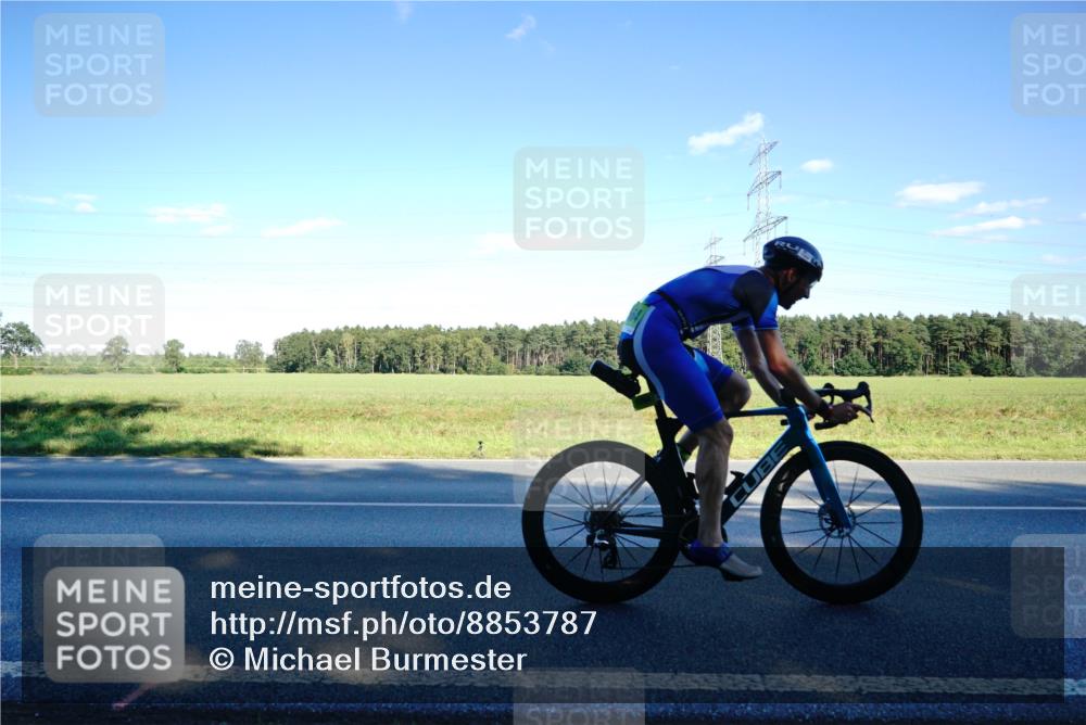 07.09.2025 - 19. Norderstedt Triathlon Michael Burmester http://msf.ph/oto/8853787 07.09.2025 16:05:33 Radfahren 923, 1084, 1092, 1411, 1549, 1550, 1564, 1631 meine-sportfotos.de