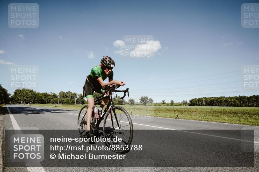 07.09.2025 - 19. Norderstedt Triathlon Michael Burmester http://msf.ph/oto/8853788 07.09.2025 14:51:15 Radfahren 466, 467 meine-sportfotos.de