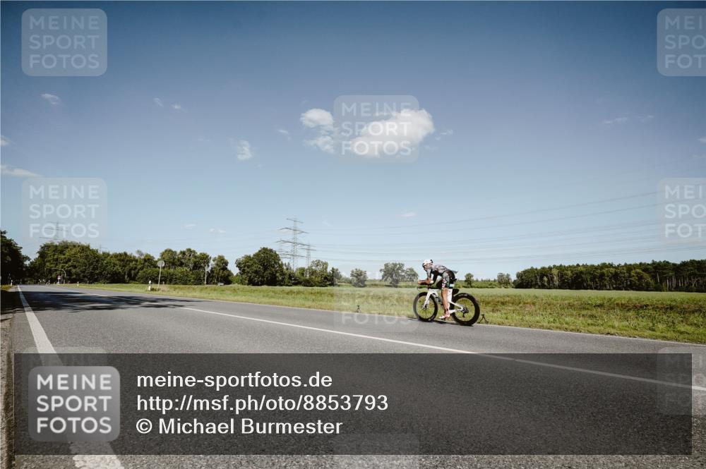 07.09.2025 - 19. Norderstedt Triathlon Michael Burmester http://msf.ph/oto/8853793 07.09.2025 14:51:24 Radfahren 365 meine-sportfotos.de