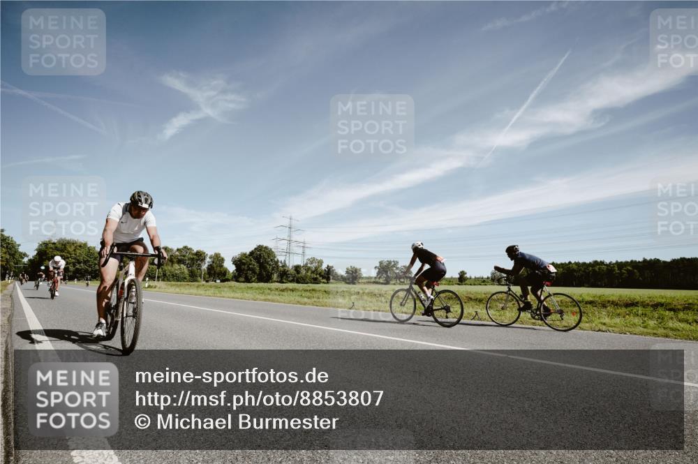 07.09.2025 - 19. Norderstedt Triathlon Michael Burmester http://msf.ph/oto/8853807 07.09.2025 11:54:11 Radfahren 281, 861, 1363 meine-sportfotos.de