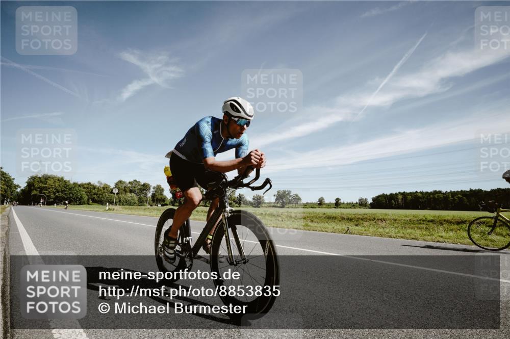07.09.2025 - 19. Norderstedt Triathlon Michael Burmester http://msf.ph/oto/8853835 07.09.2025 11:54:29 Radfahren 215 meine-sportfotos.de