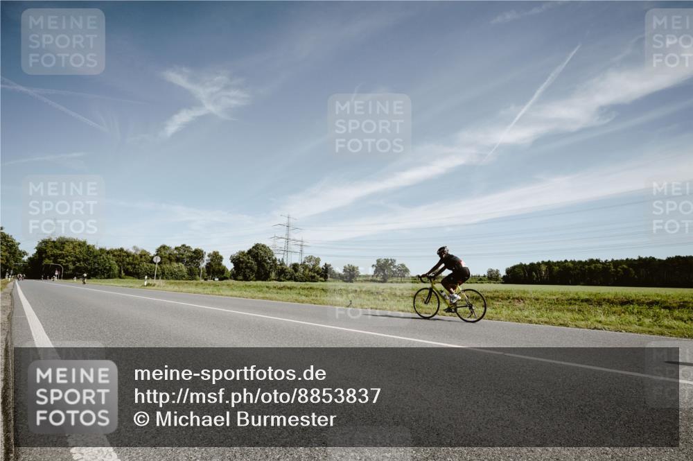07.09.2025 - 19. Norderstedt Triathlon Michael Burmester http://msf.ph/oto/8853837 07.09.2025 11:54:29 Radfahren 215 meine-sportfotos.de