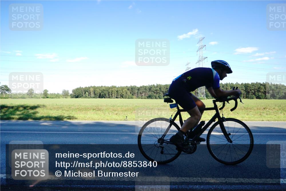 07.09.2025 - 19. Norderstedt Triathlon Michael Burmester http://msf.ph/oto/8853840 07.09.2025 16:05:51 Radfahren 902, 1460, 1573 meine-sportfotos.de